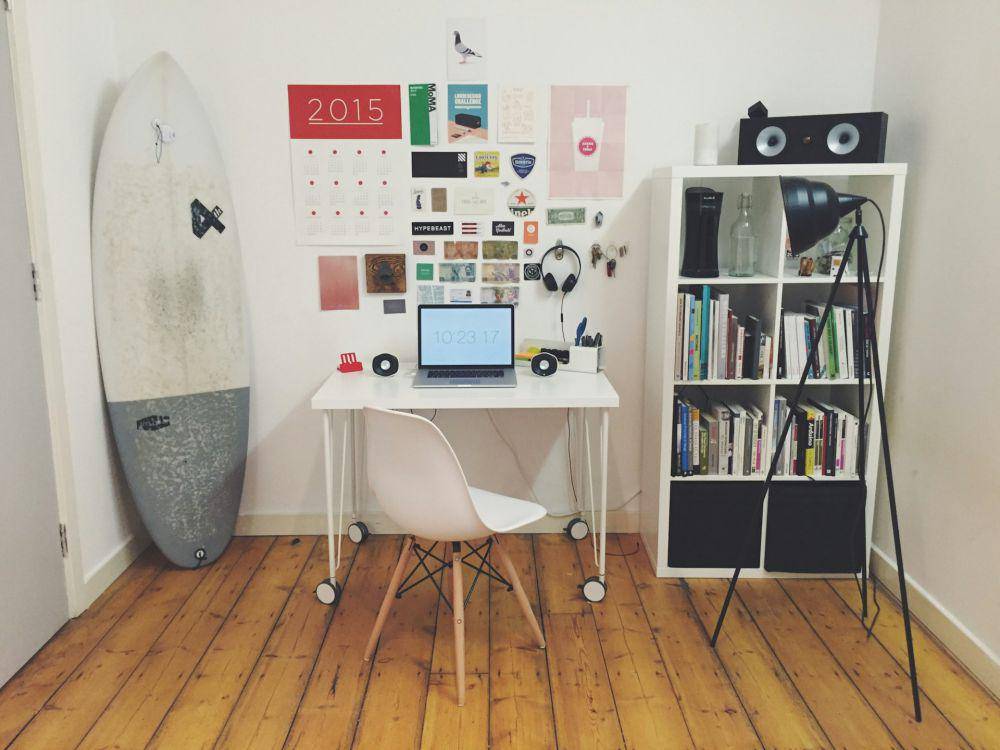 desain ruang kerja yang space saving (unsplash.com/Robert Bye)