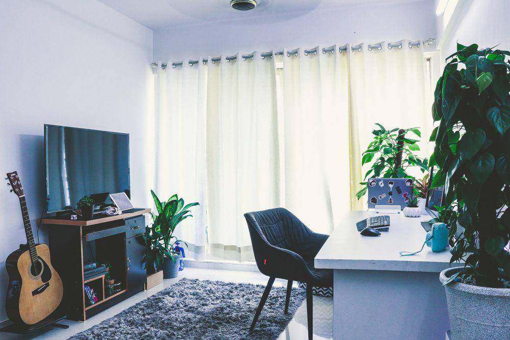 desain ruang kerja yang space saving (unsplash.com/Sanni Sahil)