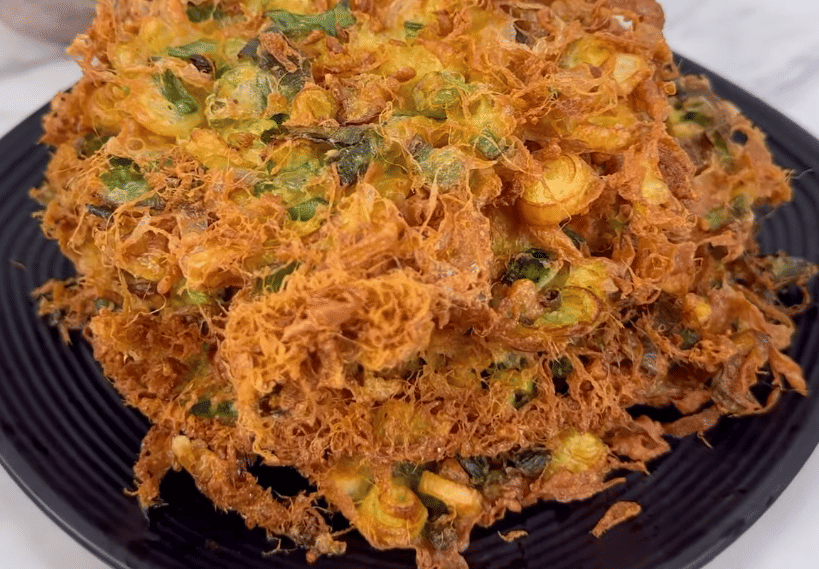 Ilustrasi telur dadar kriwil krispi. (YouTube.com/Ika Mardatillah)