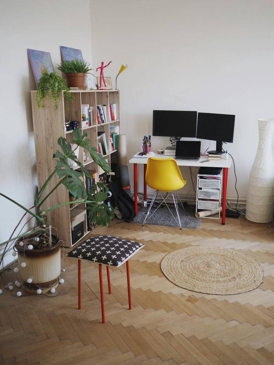 desain ruang kerja yang space saving (unsplash.com/Veronika Hradilová)
