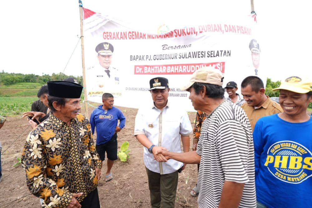 Pj Gubernur Ajak Petani dan Peternak di Sulsel Manfaatkan KUR