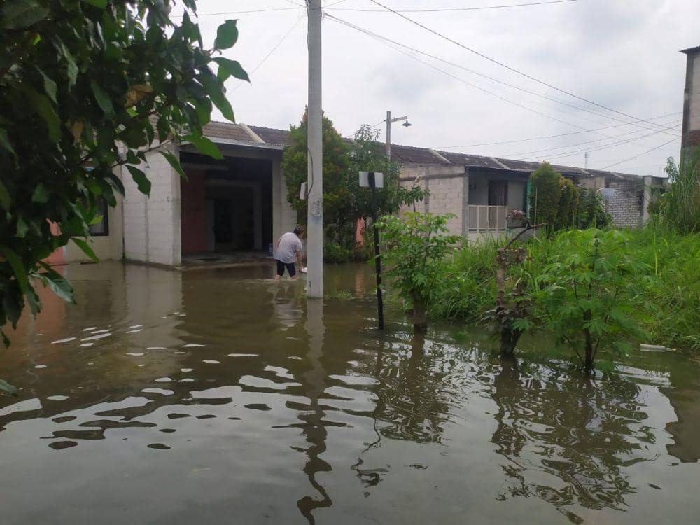 Gresik Dikepung Banjir, Warga: Air Sampai Masuk Rumah