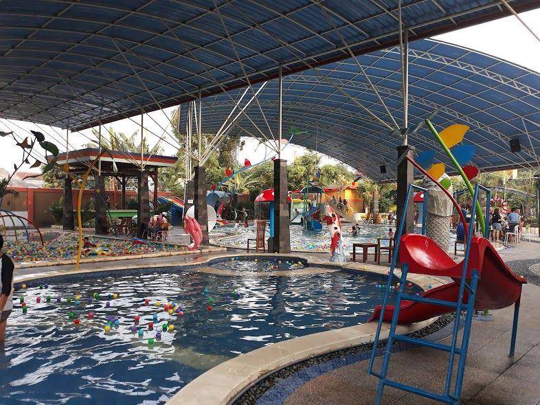 kolam renang Surya Taman Wisata. Google Maps/ Kristiawan Nugraha