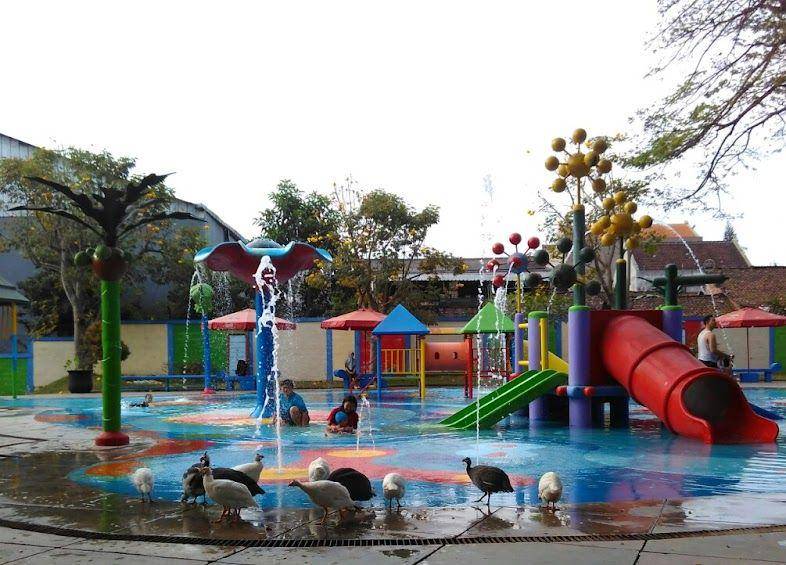 Kolam Renang Tirtoyoso. Google Maps/ Ike Nursida Purnamawati