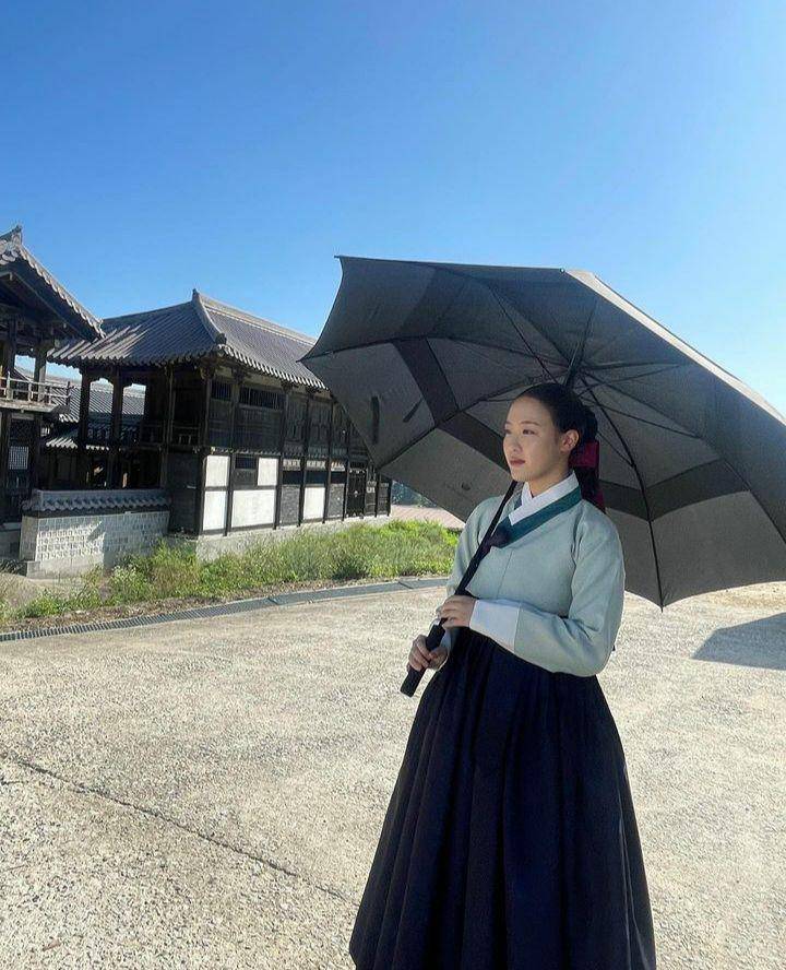 Kim Bo Yoon di balik layar Captivating the King (instagram.com/__boyoon__)