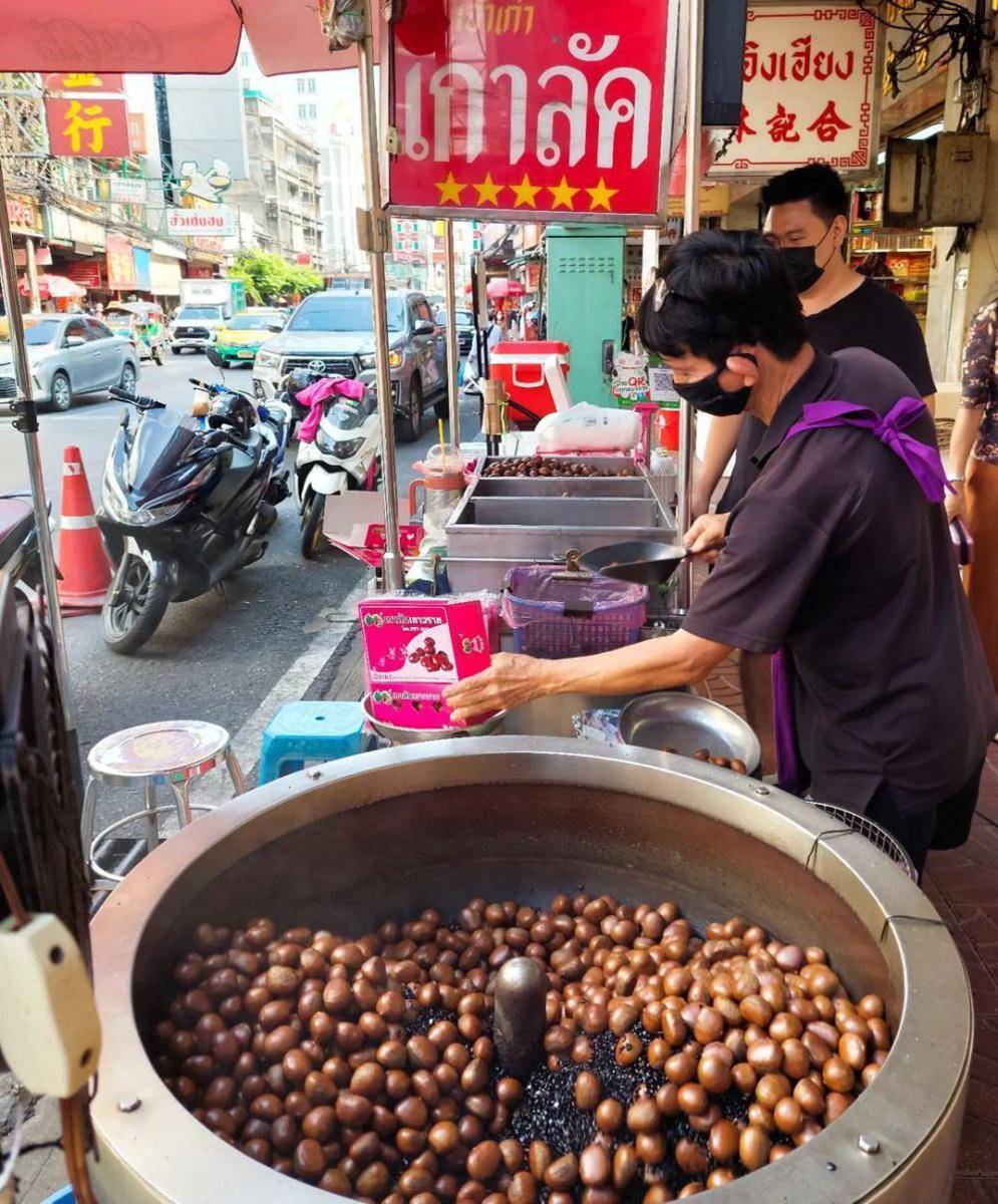 kacang kastanya panggang (instagram.com/worldnomads)