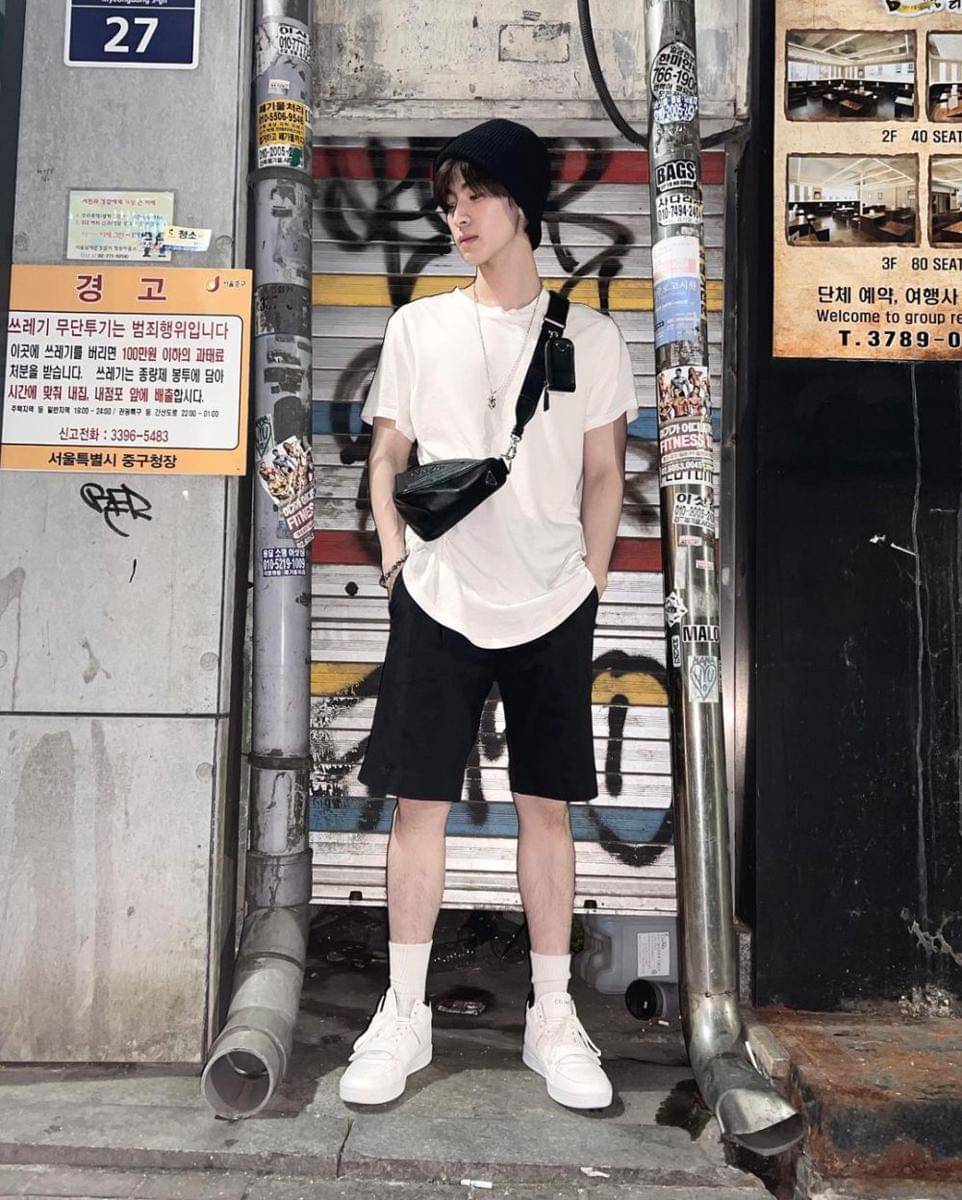 ide mix and match celana pendek ala Blue Pongtiwat (instagram.com/blue_pongtiwat)