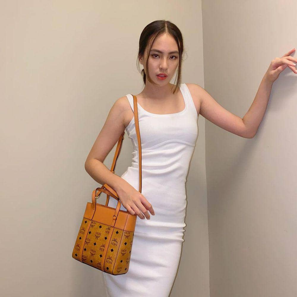 referensi OOTD hang out ala Lilly Nichapalak (instagram.com/lilly_nicha)