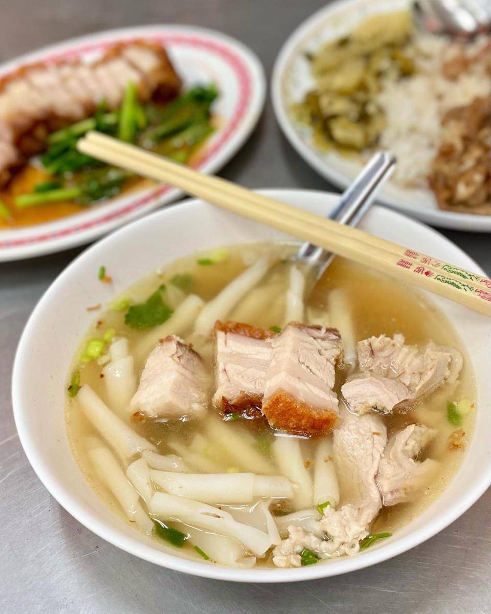 Nai Ek Roll Noodle (instagram.com/bbjiaksim)
