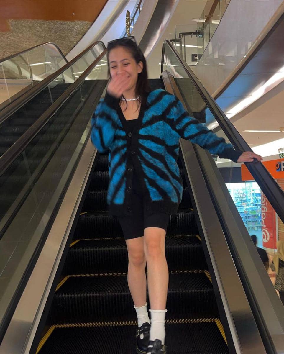 inspirasi outfit hang out ala Adhisty Zara (instagram.com/zaraadhsty)