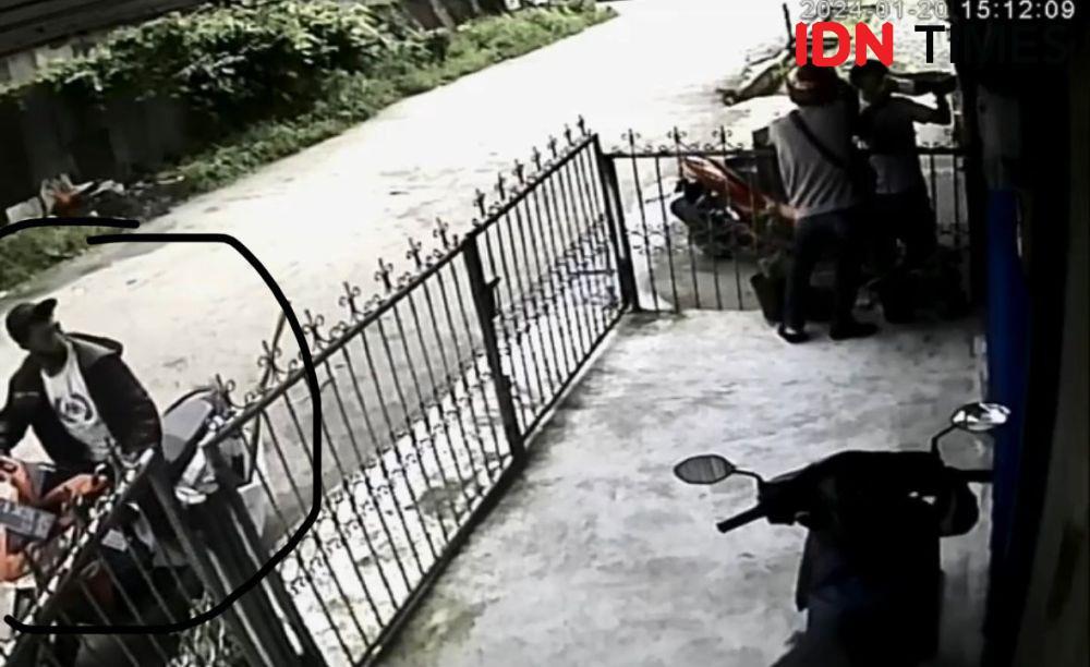 Pengamen Pontianak Rampas Motor Kurir Shoppe, Paket Dibuang ke Sungai