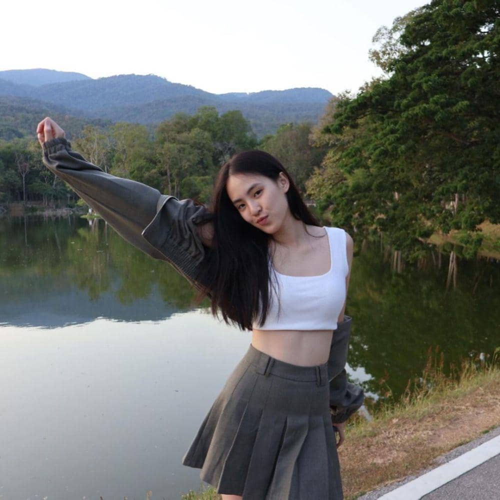 referensi OOTD hang out ala Lilly Nichapalak (instagram.com/lilly_nicha)