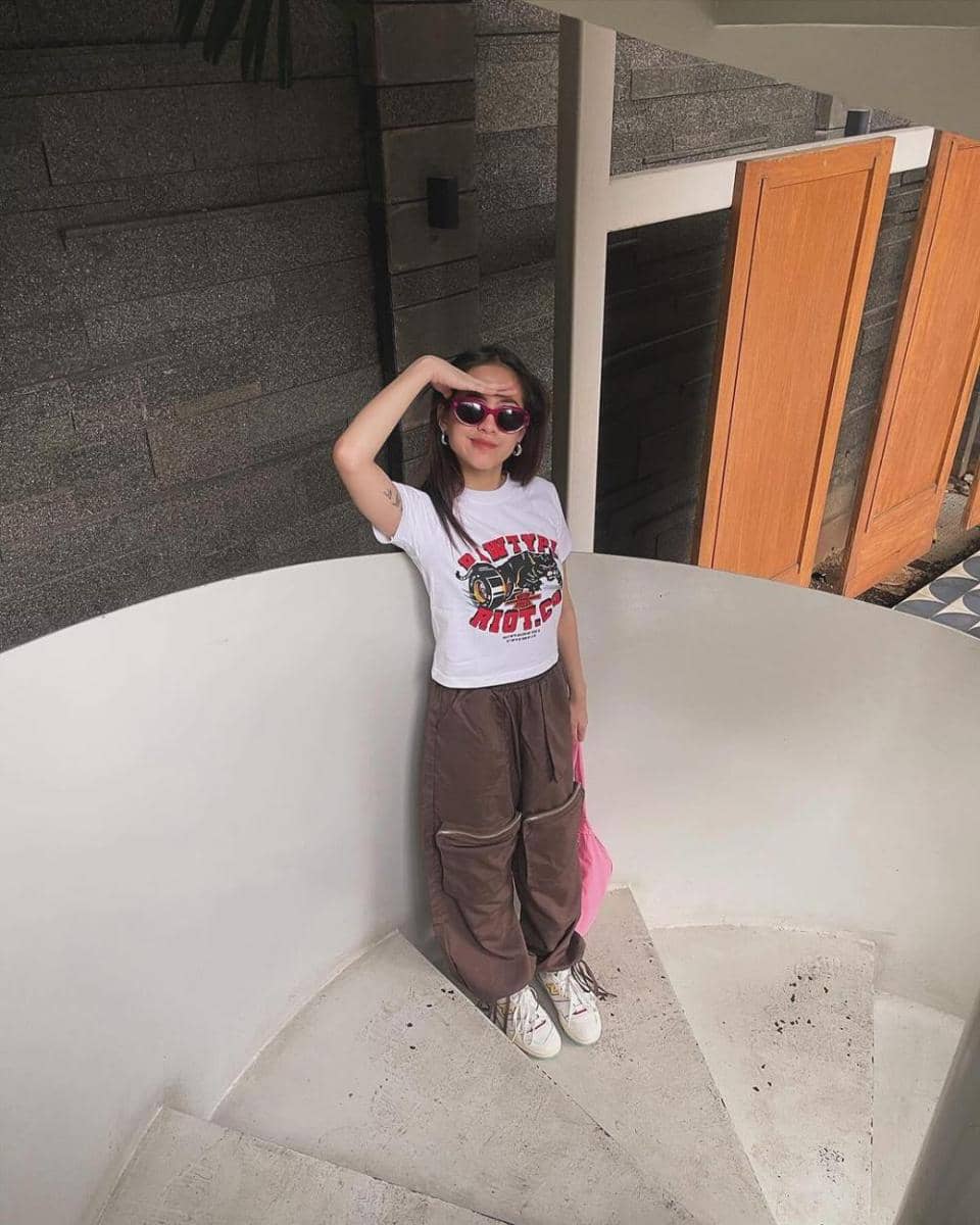 inspirasi outfit hang out ala Adhisty Zara (instagram.com/zaraadhsty)