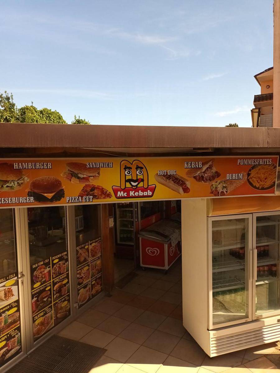 potret toko kebab kreatif dan kocak (reddit.com/user/TargaryenAndStark)
