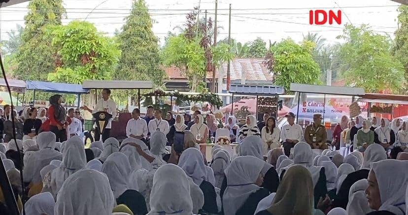Presiden Joko Widodo menghadiri penerima manfaat Permodalan Nasional Madani di Lapangan Lima Puluh Batu Bara (IDN Times/Indah Permata Sari)