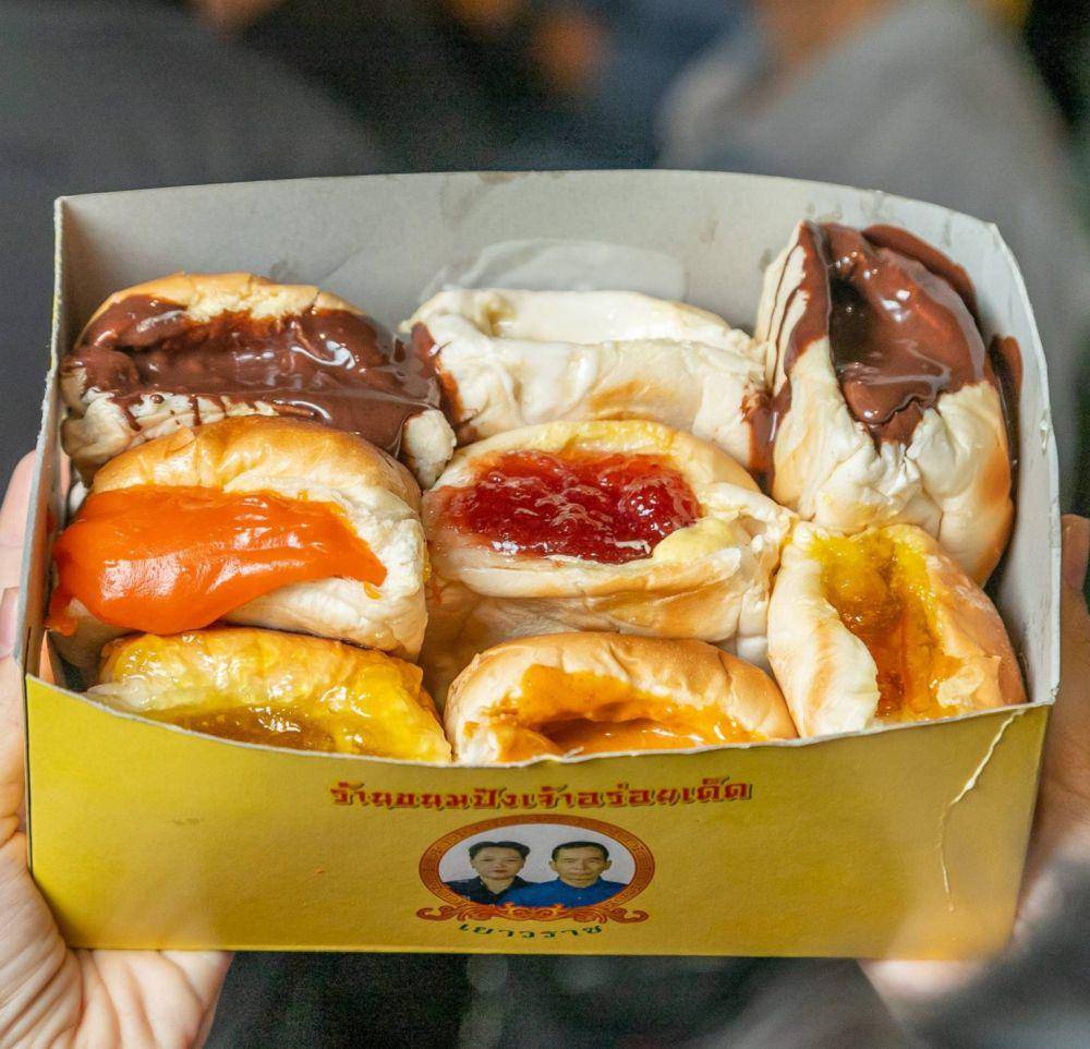 Yaowarat Toast Bread (facebook.com/foodiebangkok)