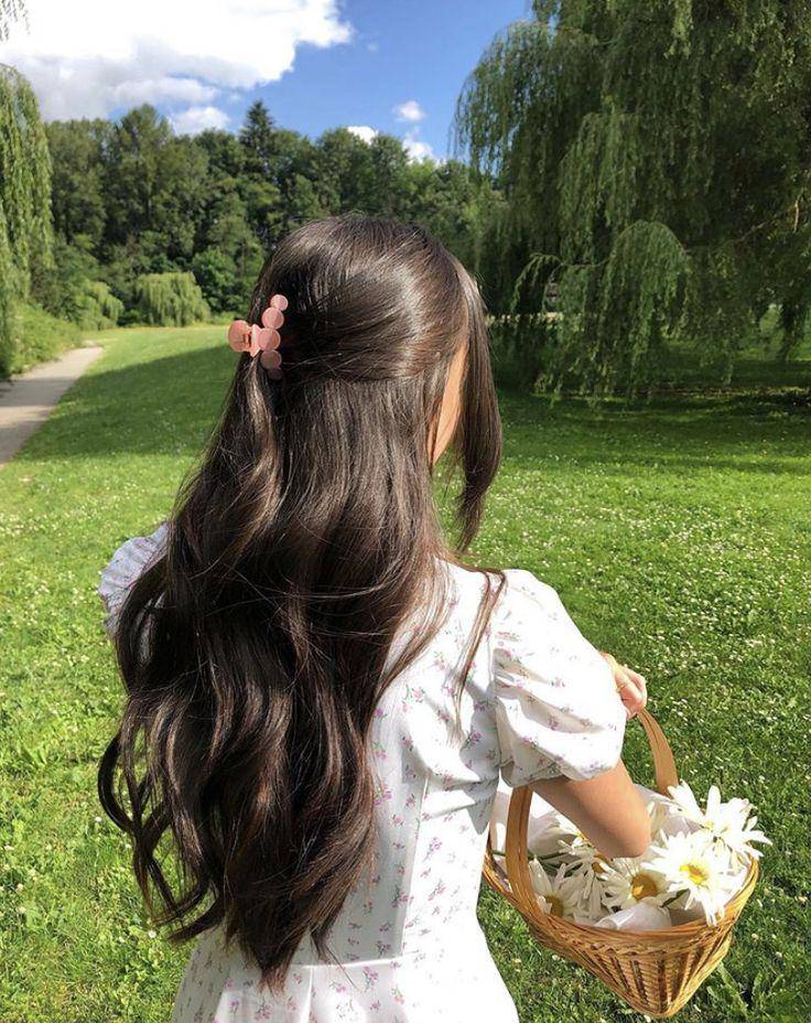 Half up do (Pinterest.com/vickyjansenn)
