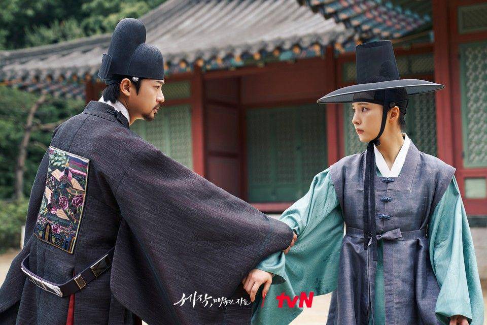 cuplikan Lee Sin Young dan Shin Se Kyung di drakor Captivating the King (dok. tvN/세작, 매혹된 자들)