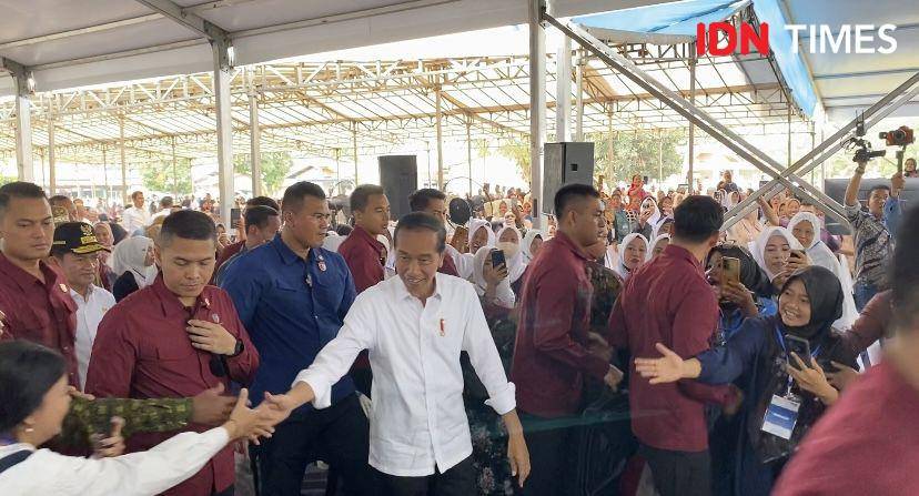Presiden Joko Widodo tiba di Lapangan Lima Puluh, Batubara, Sumatera Utara (IDN Times/Indah Permata Sari)