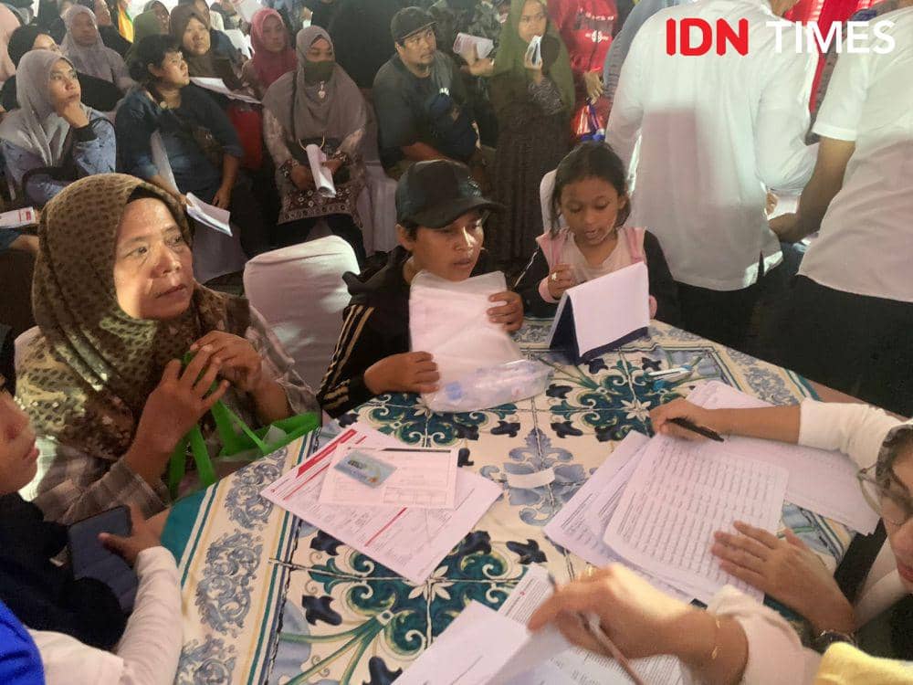 Al Muktabar Datang Telat, Pembagian Bansos di Tangsel Sempat Ricuh