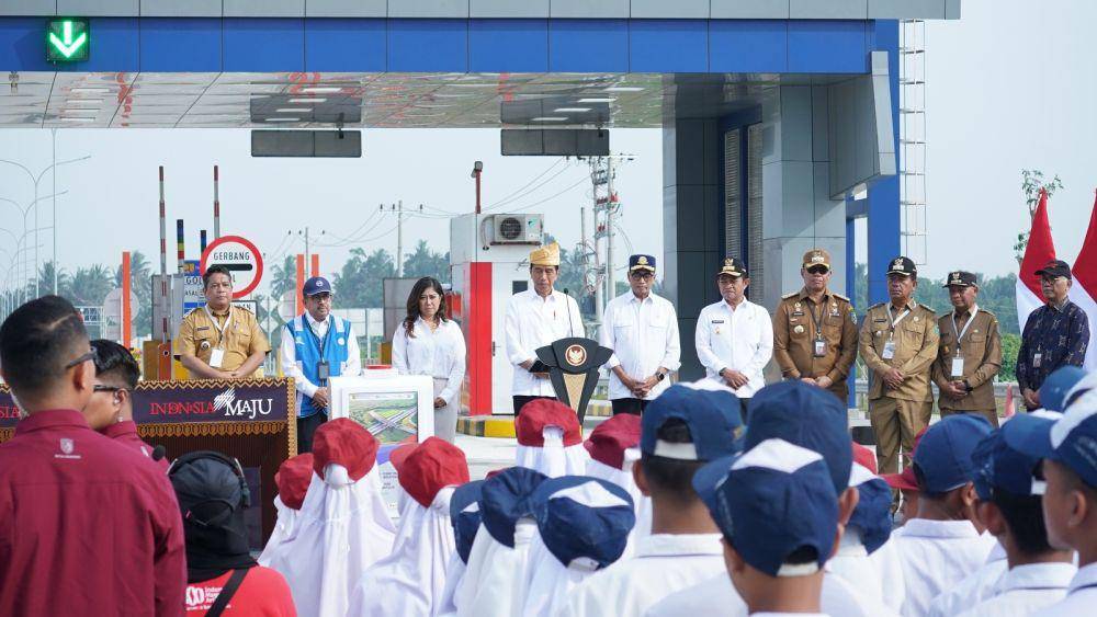 Presiden Jokowi meresmikan tol Indrapura-Limapuluh (dok.Hutama Karya)