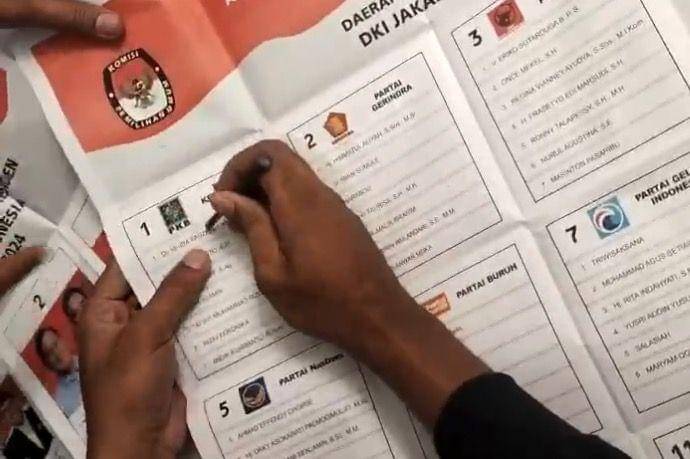 Dugaan pelanggaran pemilu surat suara diduga sengaja dicoblos di Malaysia (dok. IDN Times/Istimewa)