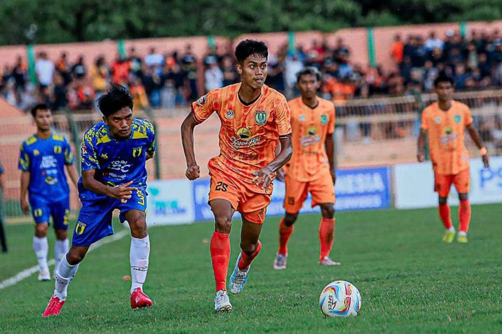 Persibo Bojonegoro dalam laga melawan Banyuwangi Putra pada fase 16 besar Liga 3 Jatim 2023/2024. (instagram.com/persibo.bojonegoro)