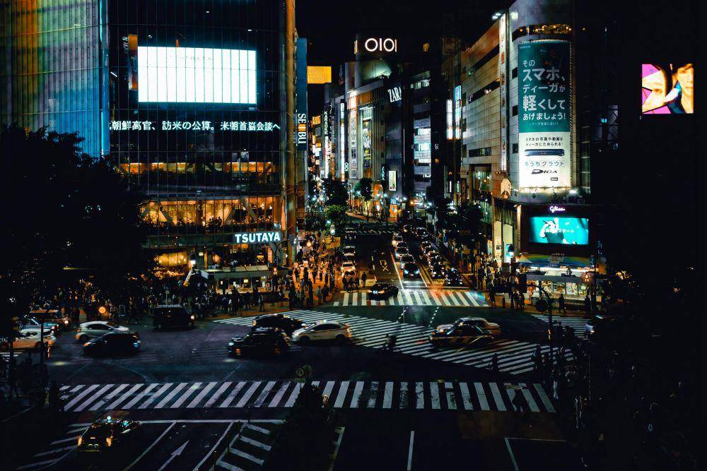 Shibuya Crossing (pexels.com/id-id/@apasaric/)