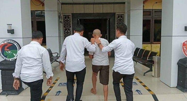 (Pelaku pencabulan terhadap balita saat diamankan Satreskrim Polres OKU Timur) IDN Times/istimewa