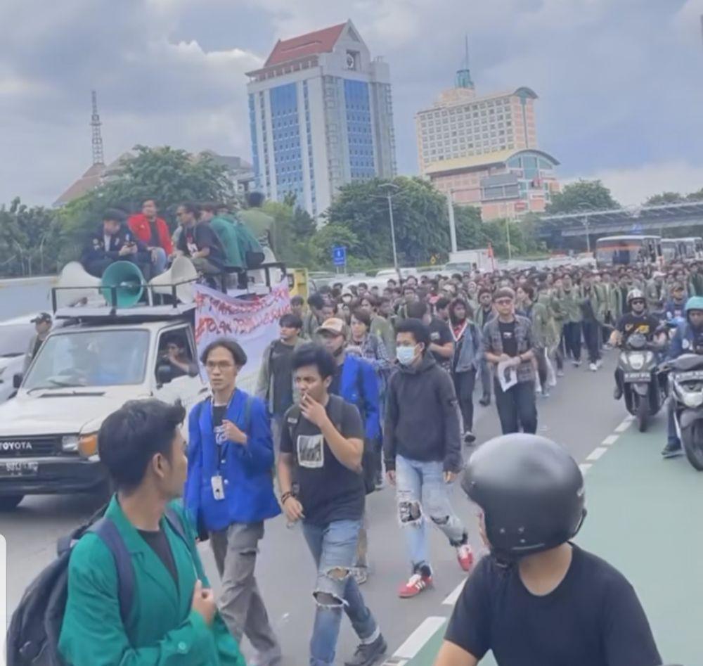Mahasiswa Lakukan Long March dari Tugu Trisakti, Tolak Pemilu Curang