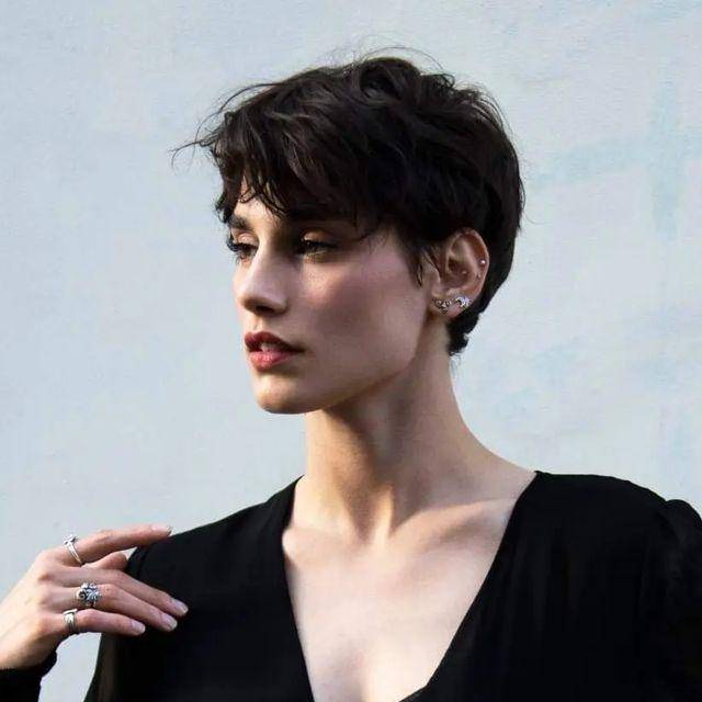 Sleek and straight bob  (Pinterest.com/haircares)