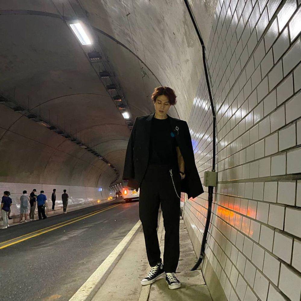 outfit serba hitam ala Lee Dong Wook (instagram.com/leedongwook_official)