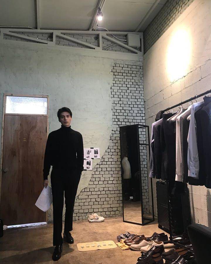 outfit serba hitam ala Lee Dong Wook (instagram.com/leedongwook_official)