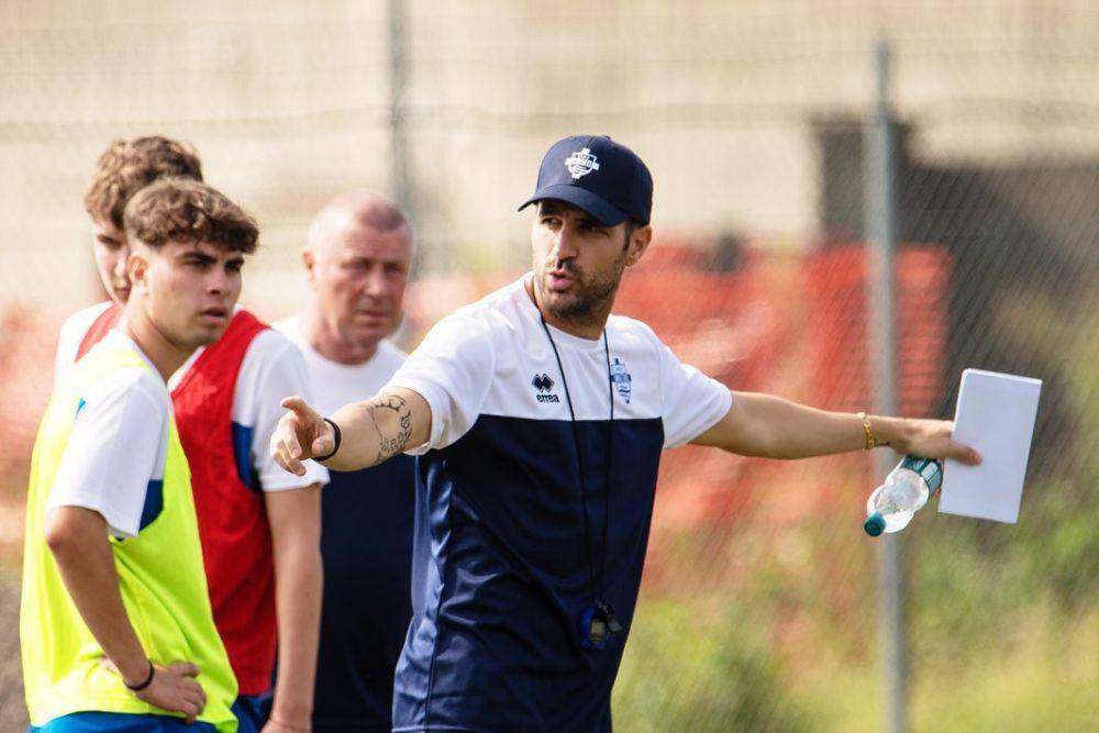 Cesc Fabregas (https://www.instagram.com/cescf4bregas/)