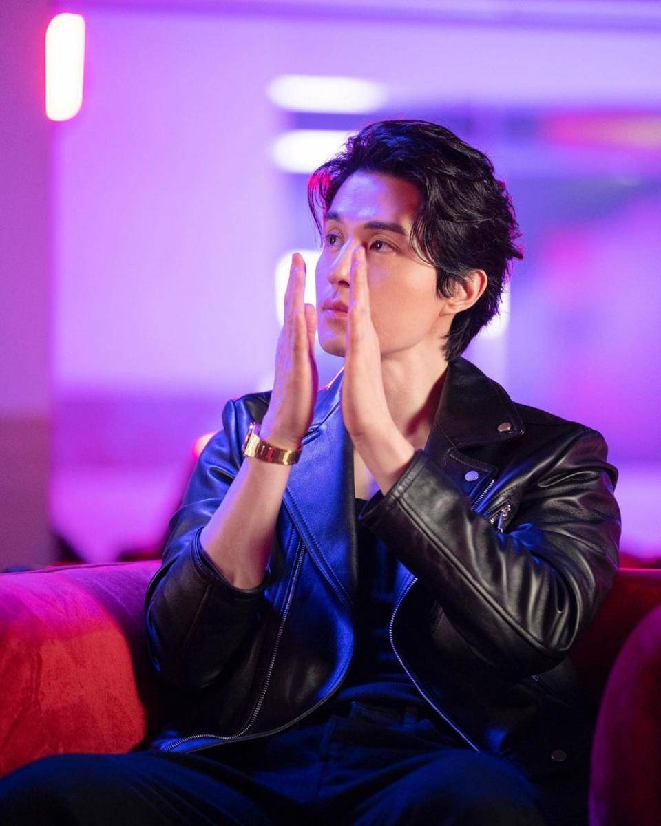 outfit serba hitam ala Lee Dong Wook (instagram.com/leedongwook_official)