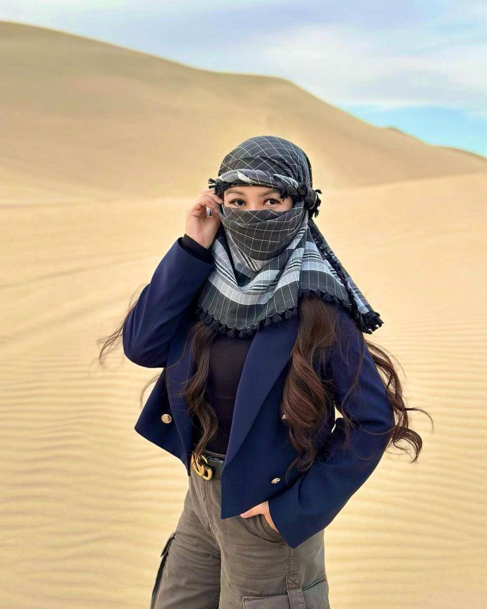 potret Fitri Carlina di gumuk pasir Qatar (instagram.com/fitricarlina)