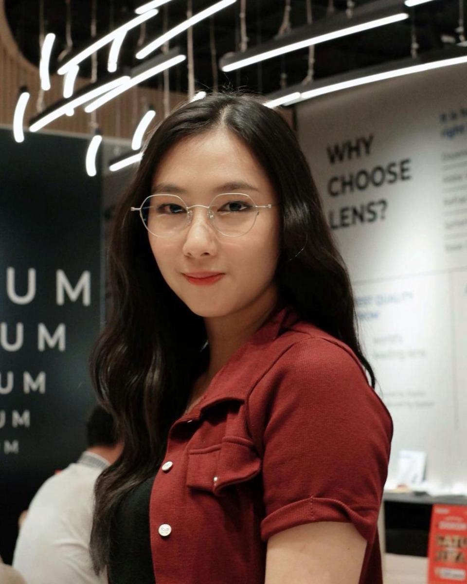 Dhike eks JKT48 (instagram.com/rwdhike_)