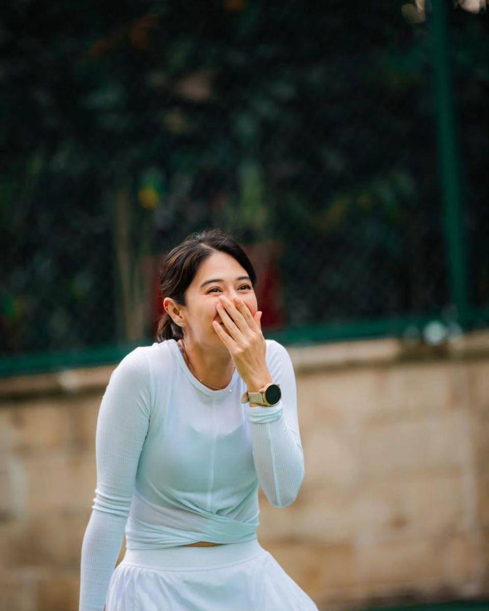 potret ekspresi Dian Sastro saat main tenis (instagram.com/therealdisastr)