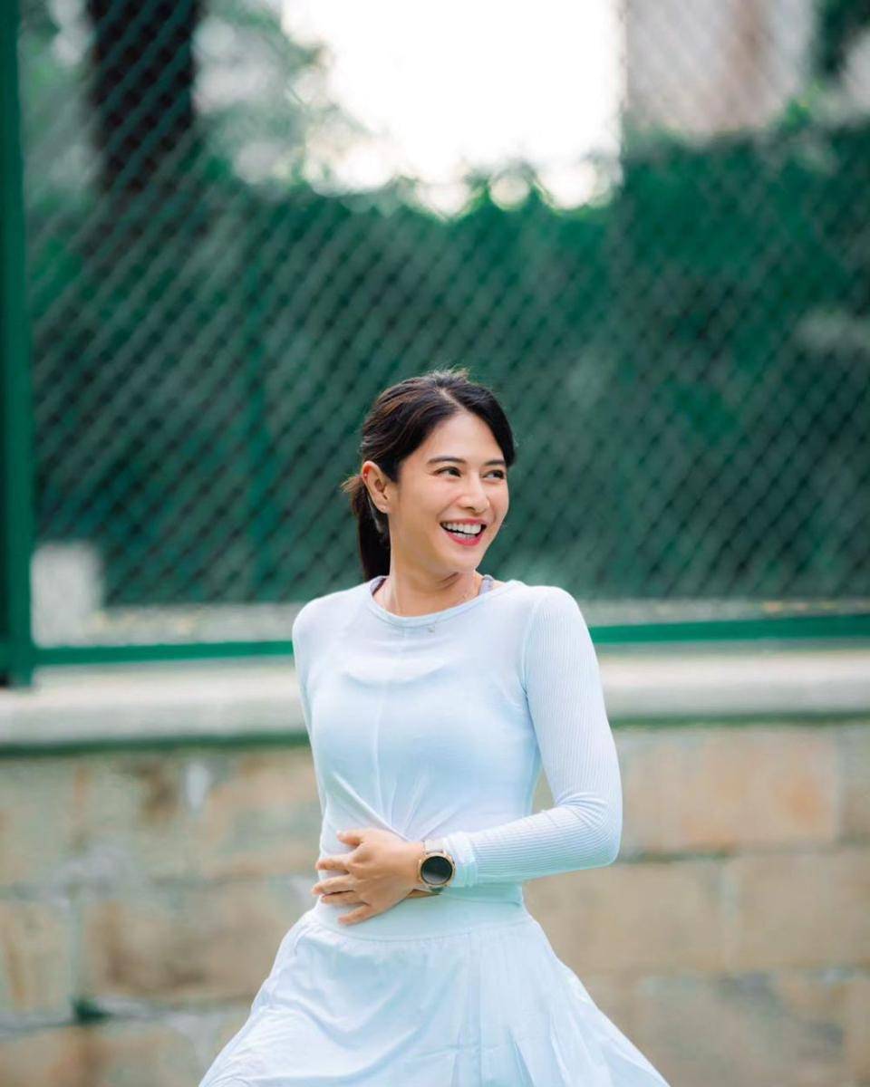 potret ekspresi Dian Sastro saat main tenis (instagram.com/therealdisastr)