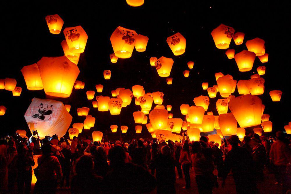 Festival Lampion Pingxi (commons.wikimedia.org/KOKUYO)