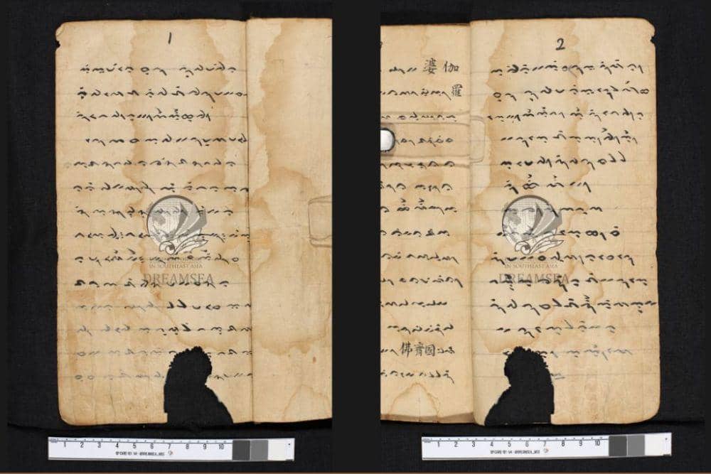 Dua lembar manuskrip kisah negeri China tentang Dewi Kwan Im yang ditulis oleh Liem Kheng Yong dalam bahasa Makassar beraksara Lontara. (Twitter.com/dreamsea_mss)