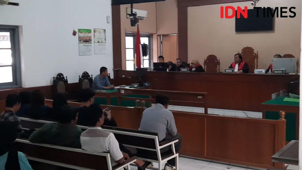 Sidang Gugatan Almas ke Gibran Cuma Sebentar, Dijadwalkan Ulang Lagi