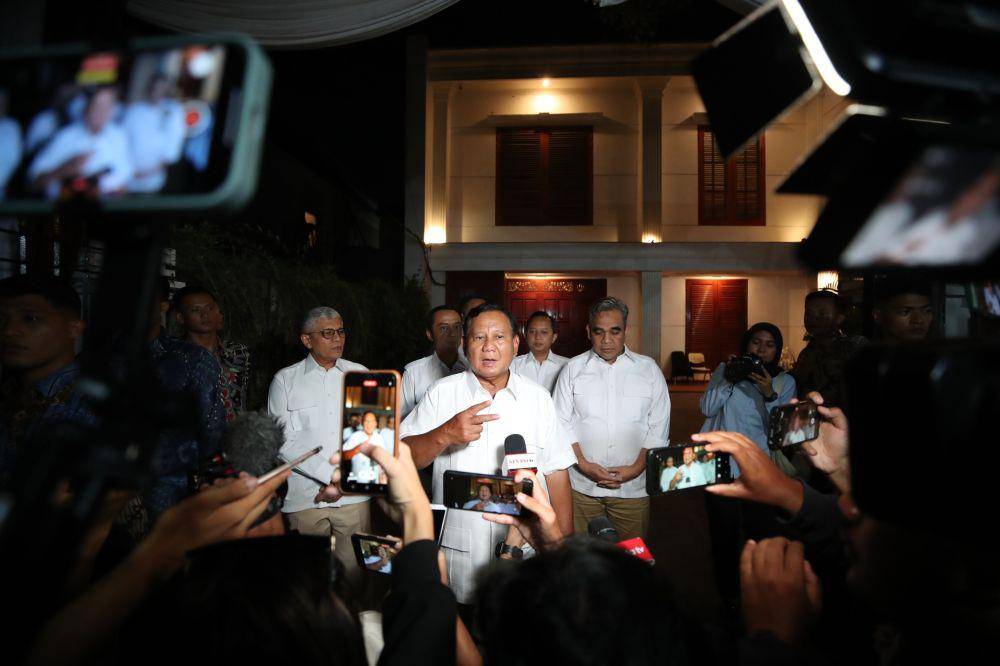 Ketua Umum Partai Gerakan Indonesia Raya (Gerindra) Prabowo Subianto ditemui saat merayakan Hari Ulang Tahun (HUT) ke-16 Partai Gerindra di Rumah Kertanegara, Jakarta, Selasa (6/2/2024). (dok. TKN Prabowo-Gibran)