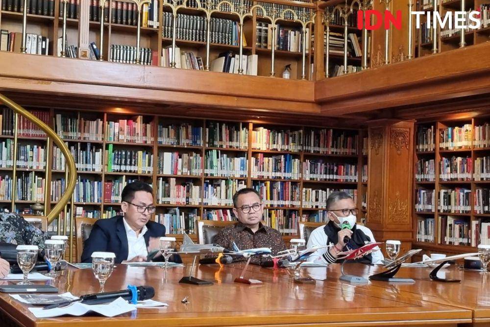 Sekjen DPP PDI Perjuangan, Hasto Kristiyanto (paling kanan) (IDN Times/Ilman Nafi'an)