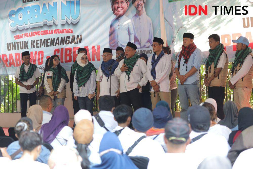 Relawan Sobat Prabowo Gibran Nusantara (Sorban NU) mendeklarasikan dukungan untuk Prabowo-Gibran di Kertanegara, Kamis (8/2/2024). (IDN Times/Irfan Fathurohman)