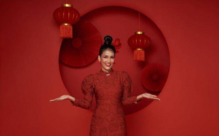 cheongsam (freepik.com/our-team)