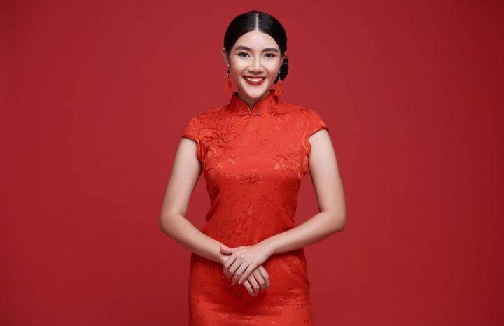 cheongsam (freepik.com/our-team)