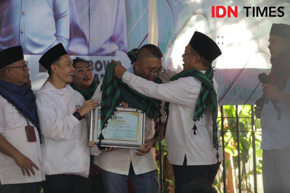 Relawan Sobat Prabowo Gibran Nusantara (Sorban NU) mendeklarasikan dukungan untuk Prabowo-Gibran di Kertanegara, Kamis (8/2/2024). (IDN Times/Irfan Fathurohman)