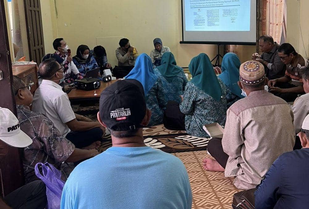 Sosialisasi pencegahan penularan DBD di lingkungan masyarakat di Banjarmasin.