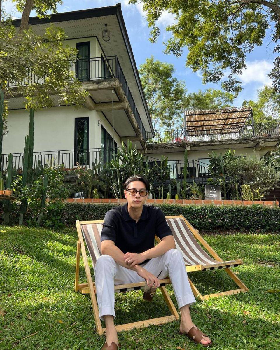 black outfit ala Bright Rapheephong (instagram.com/brightrpp)